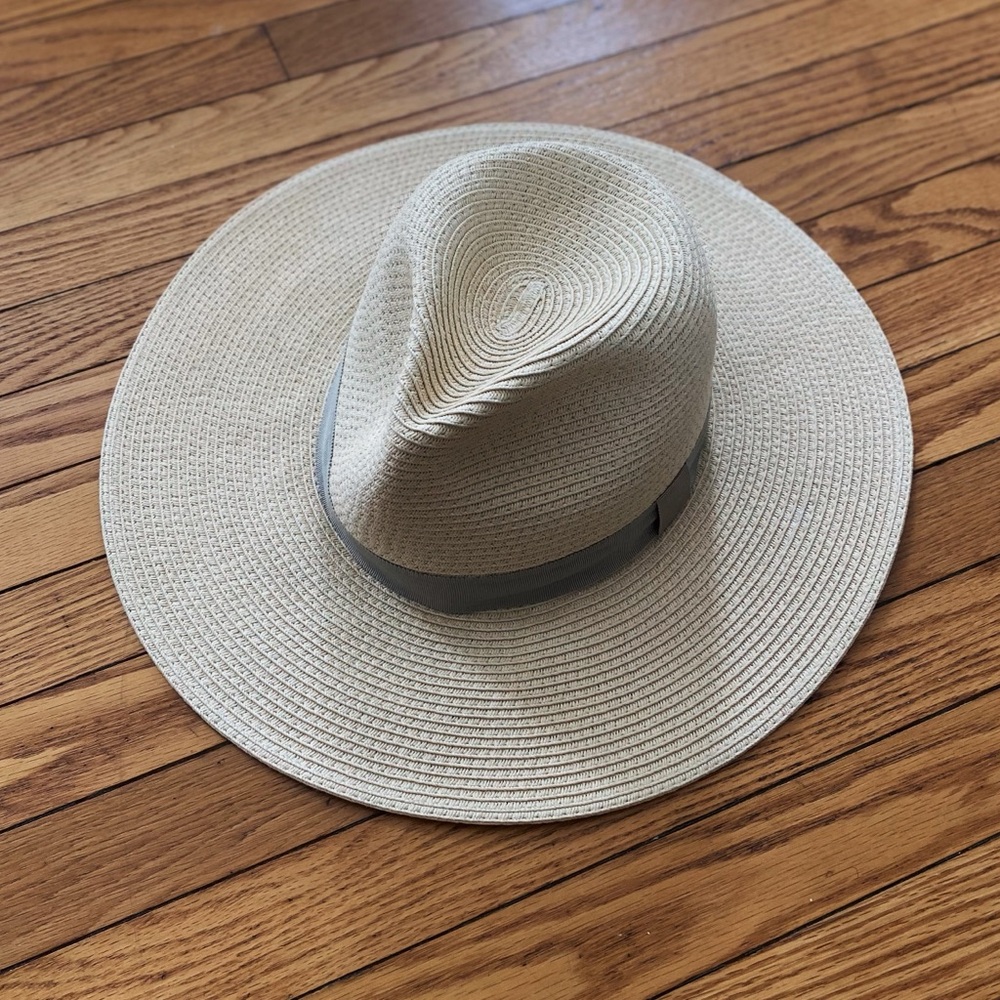wide brim straw sun hat